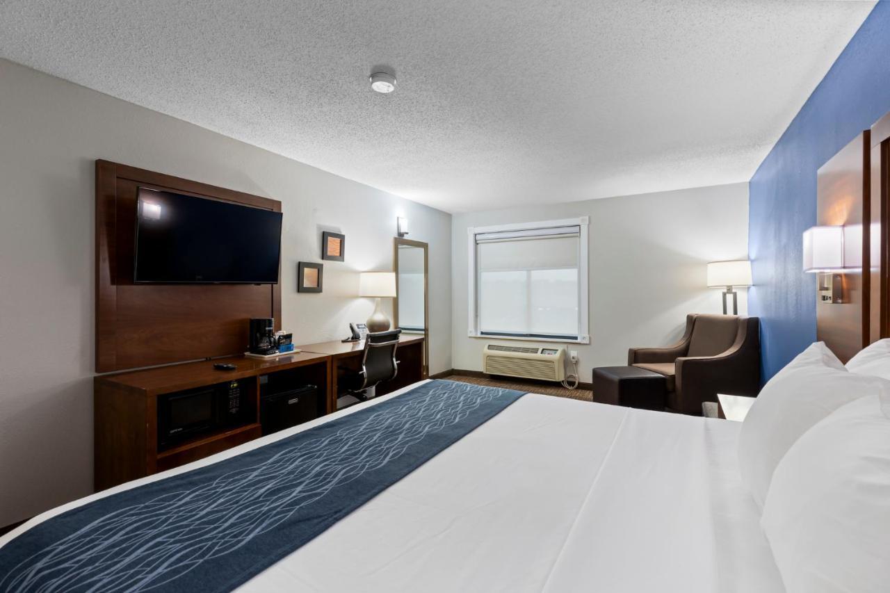 Comfort Inn & Suites St Louis-Hazelwood Εξωτερικό φωτογραφία