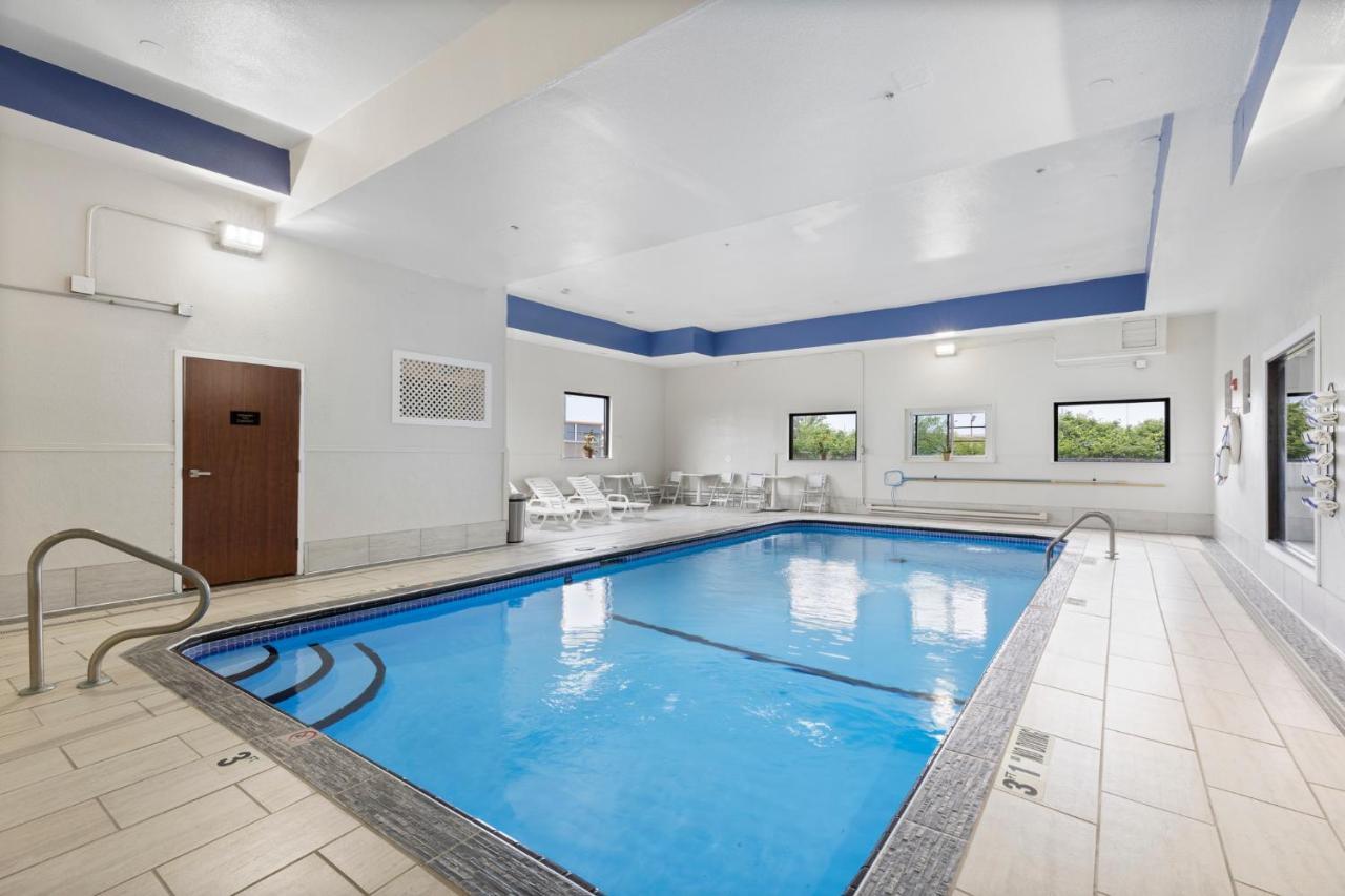 Comfort Inn & Suites St Louis-Hazelwood Εξωτερικό φωτογραφία