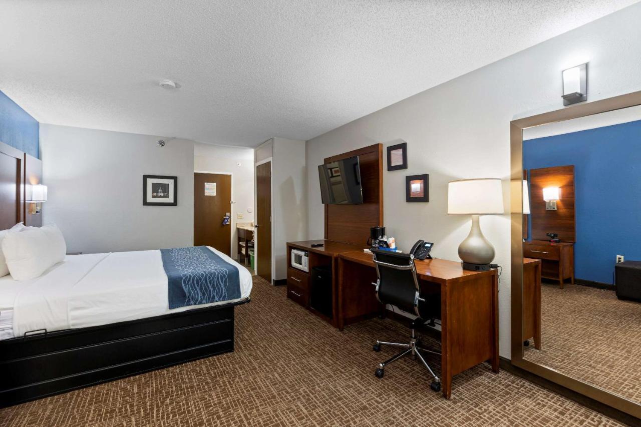 Comfort Inn & Suites St Louis-Hazelwood Εξωτερικό φωτογραφία