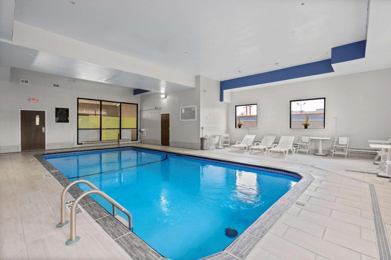 Comfort Inn & Suites St Louis-Hazelwood Εξωτερικό φωτογραφία