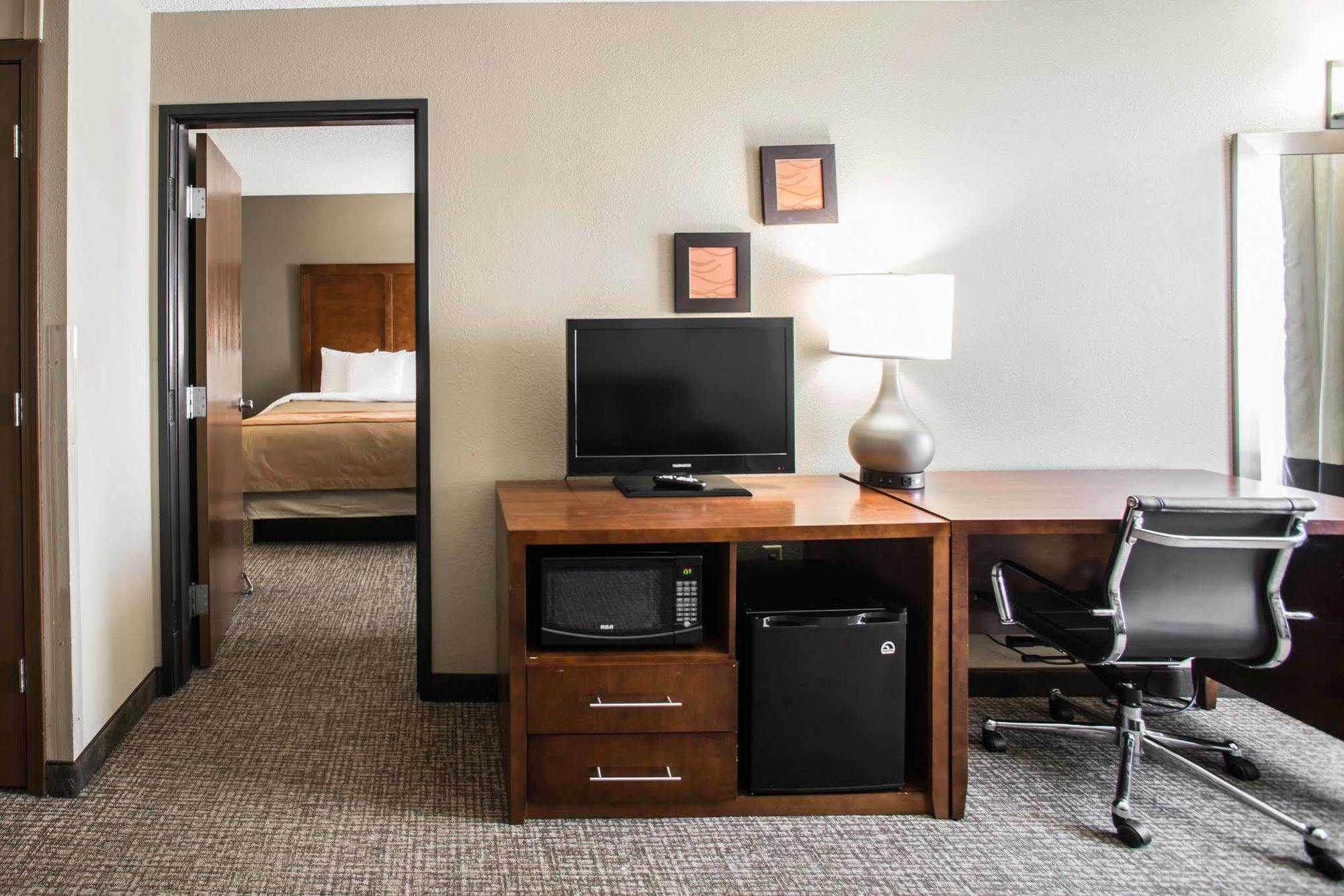 Comfort Inn & Suites St Louis-Hazelwood Εξωτερικό φωτογραφία