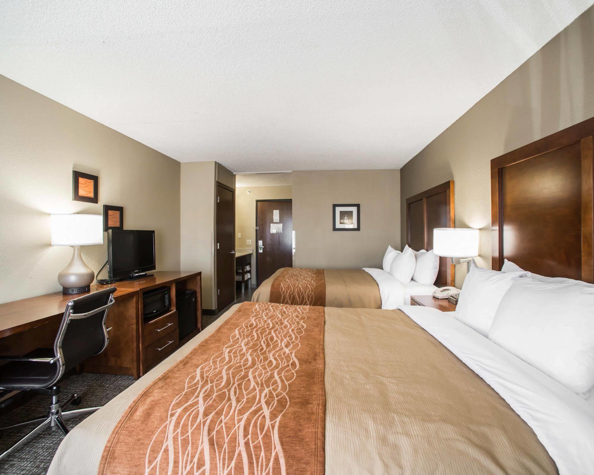 Comfort Inn & Suites St Louis-Hazelwood Εξωτερικό φωτογραφία