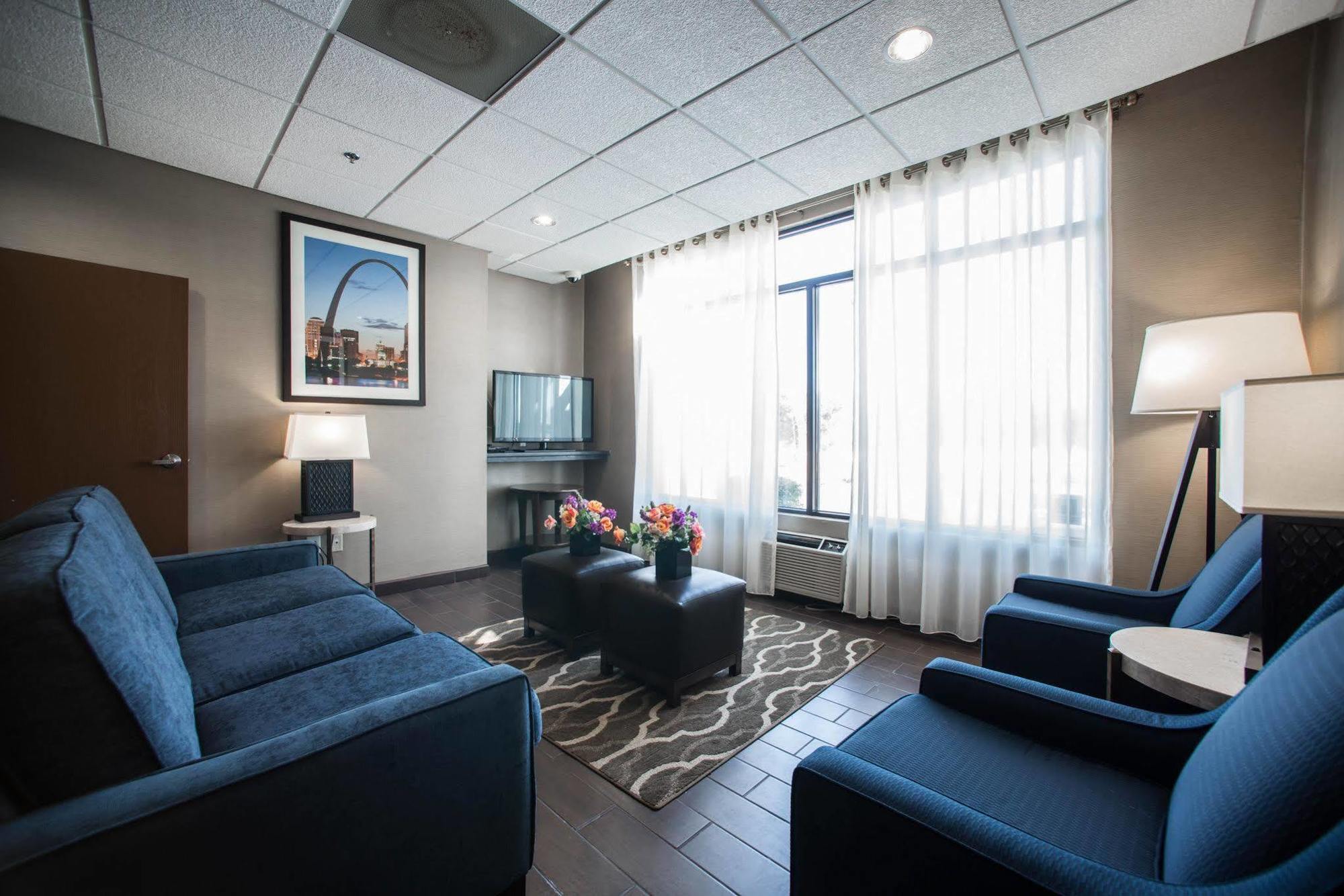 Comfort Inn & Suites St Louis-Hazelwood Εξωτερικό φωτογραφία