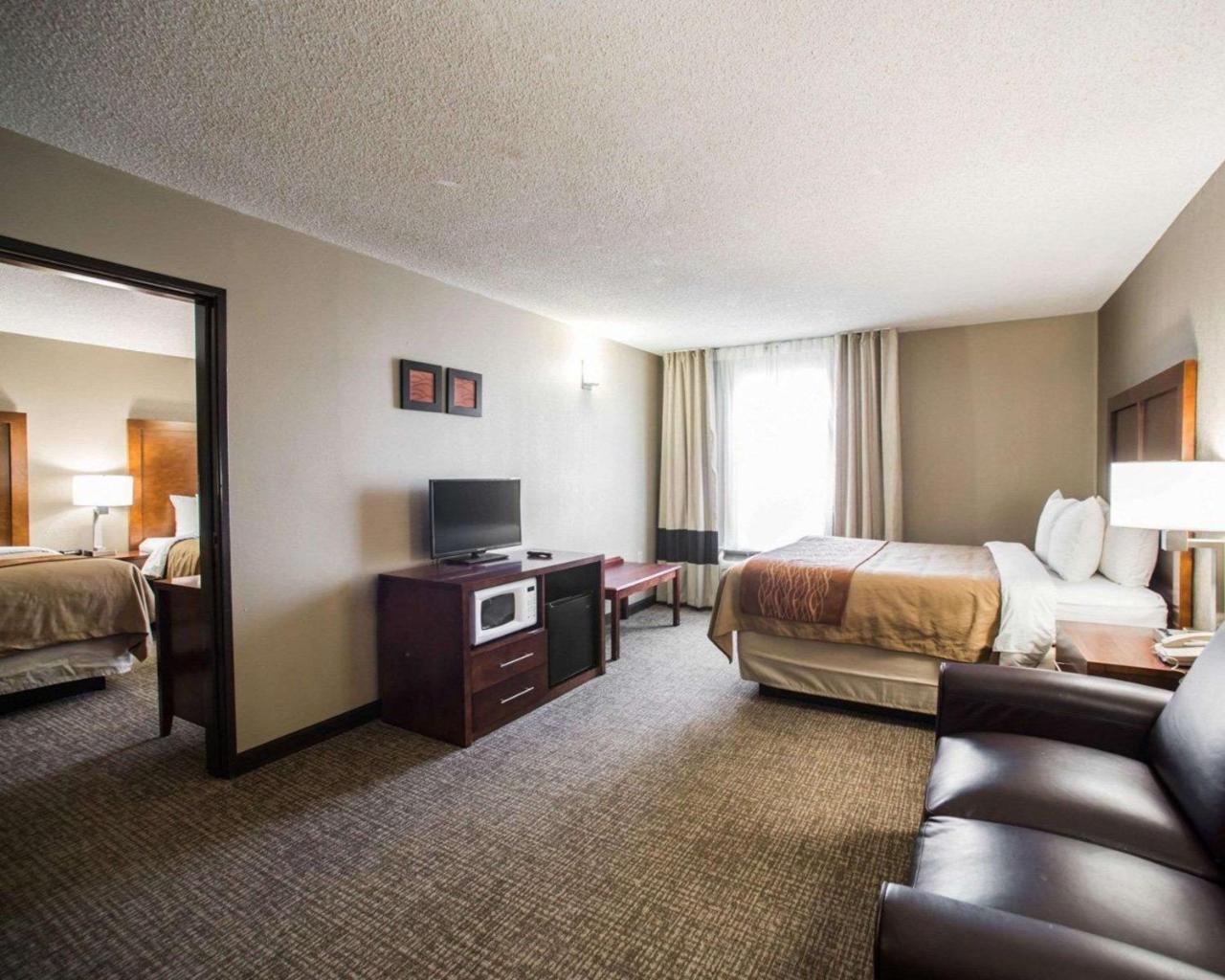 Comfort Inn & Suites St Louis-Hazelwood Εξωτερικό φωτογραφία